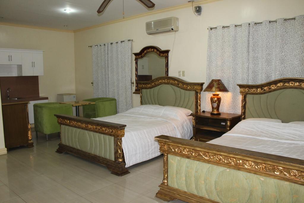 Prince Hotel Angeles Room photo
