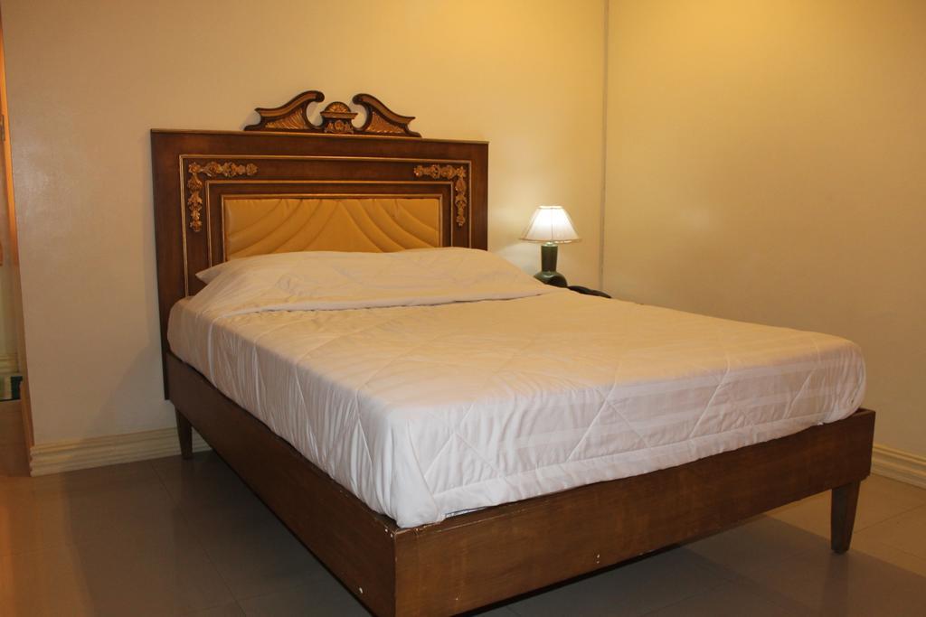 Prince Hotel Angeles Room photo