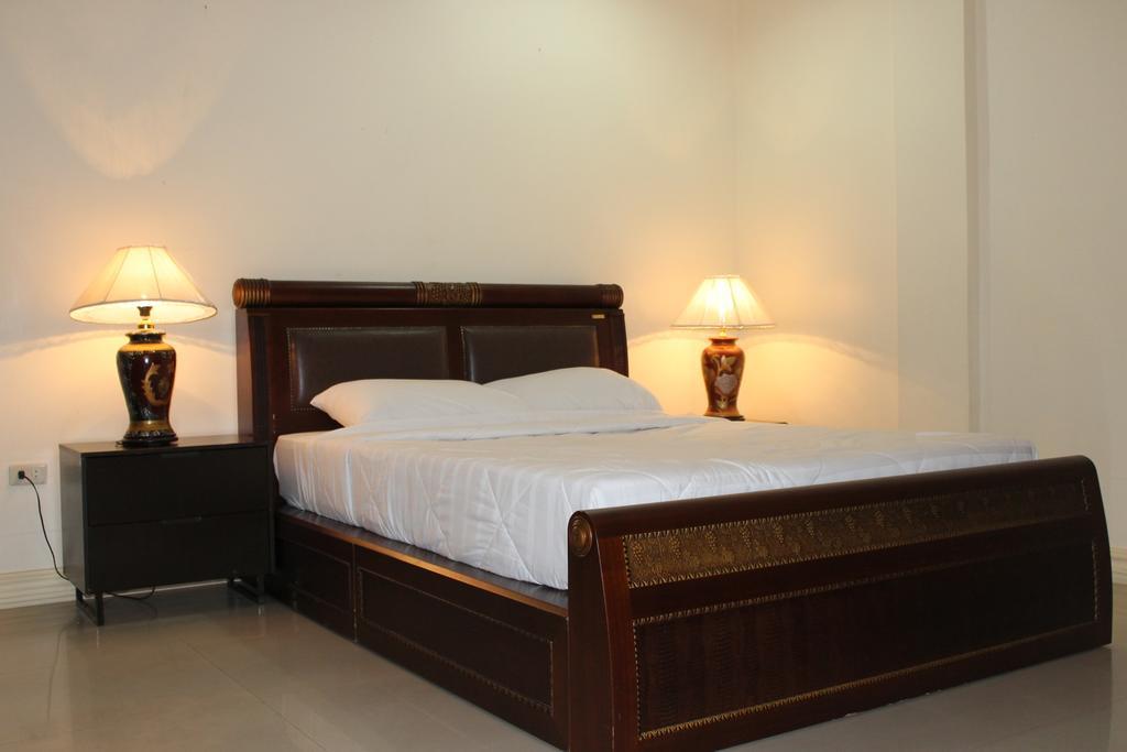 Prince Hotel Angeles Room photo