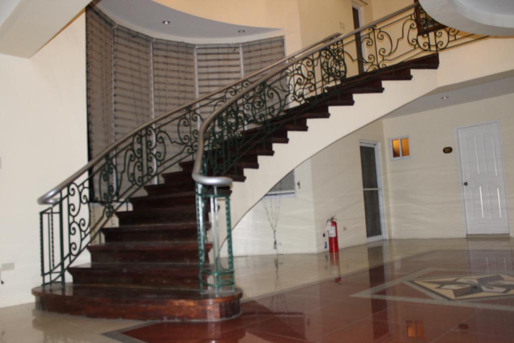Prince Hotel Angeles Exterior photo