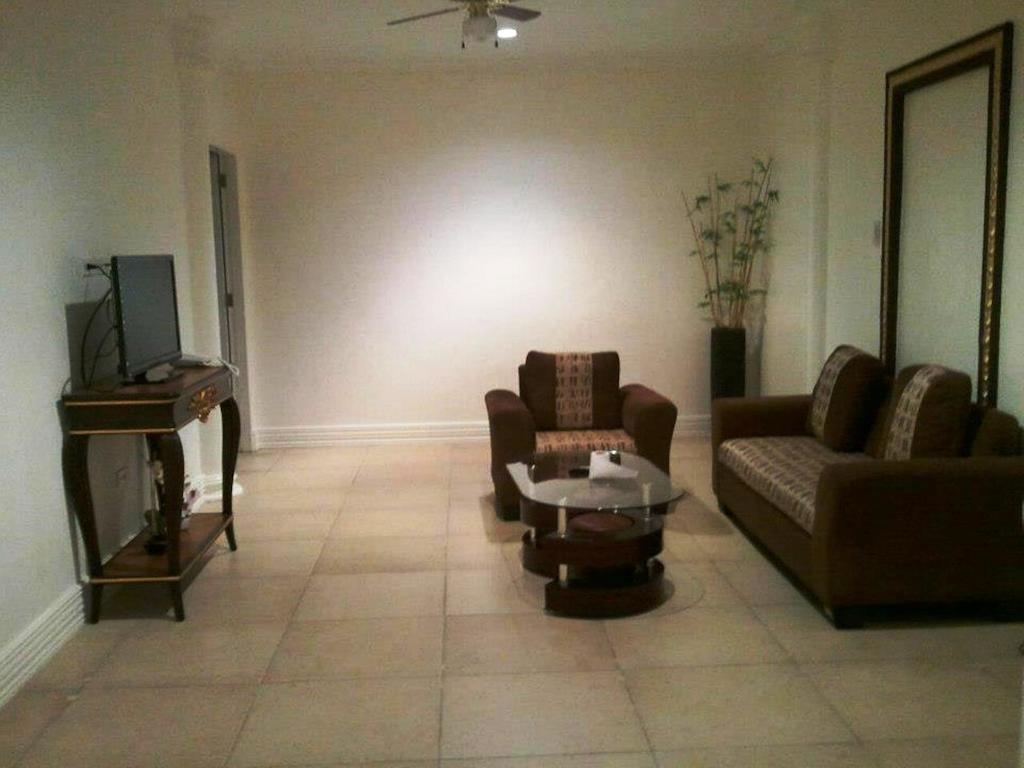 Prince Hotel Angeles Room photo